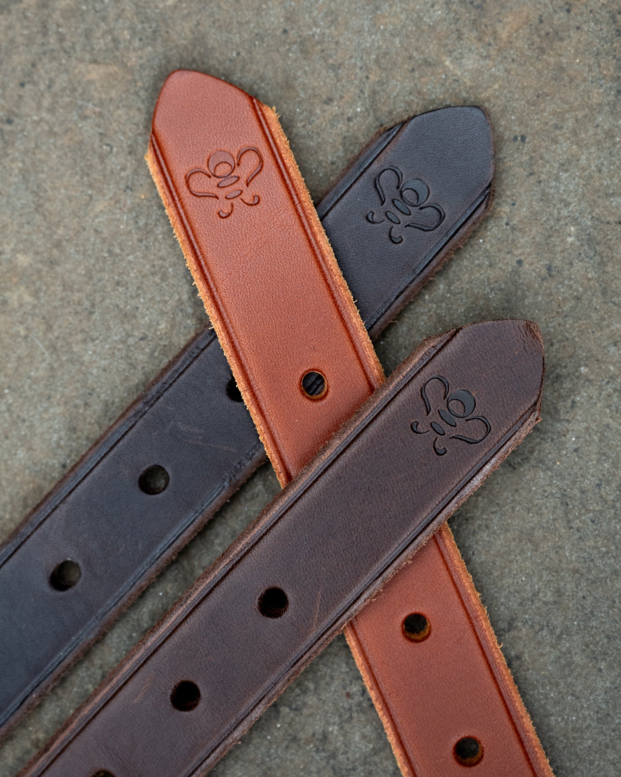 Close up image of the River Collar in assorted colors. Showing the Rellebee logo on the tip of the collar