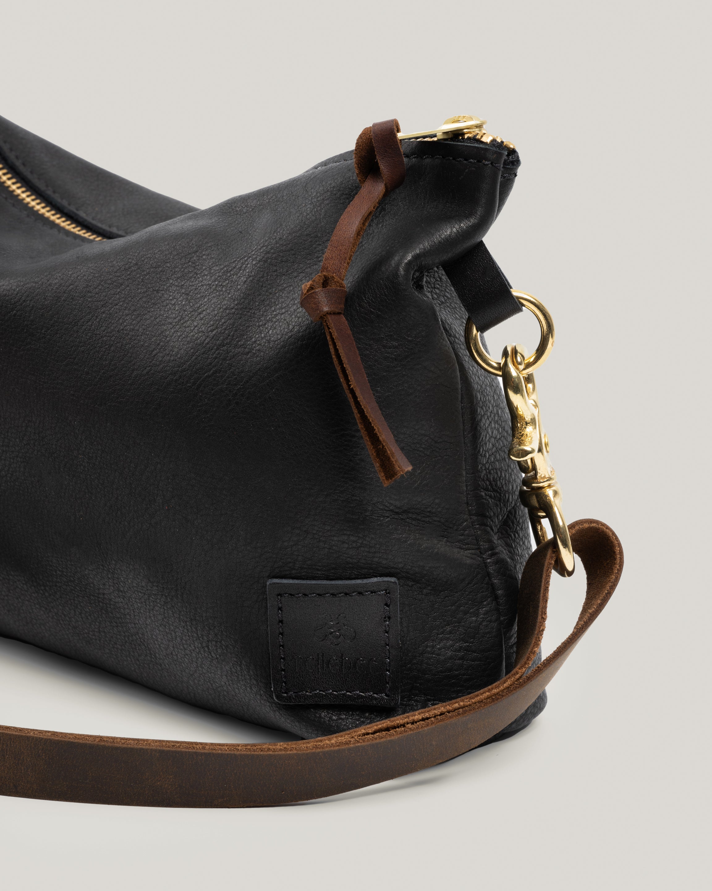 Image of the product Brooklyn Sling in jet black showing the strap and hook
