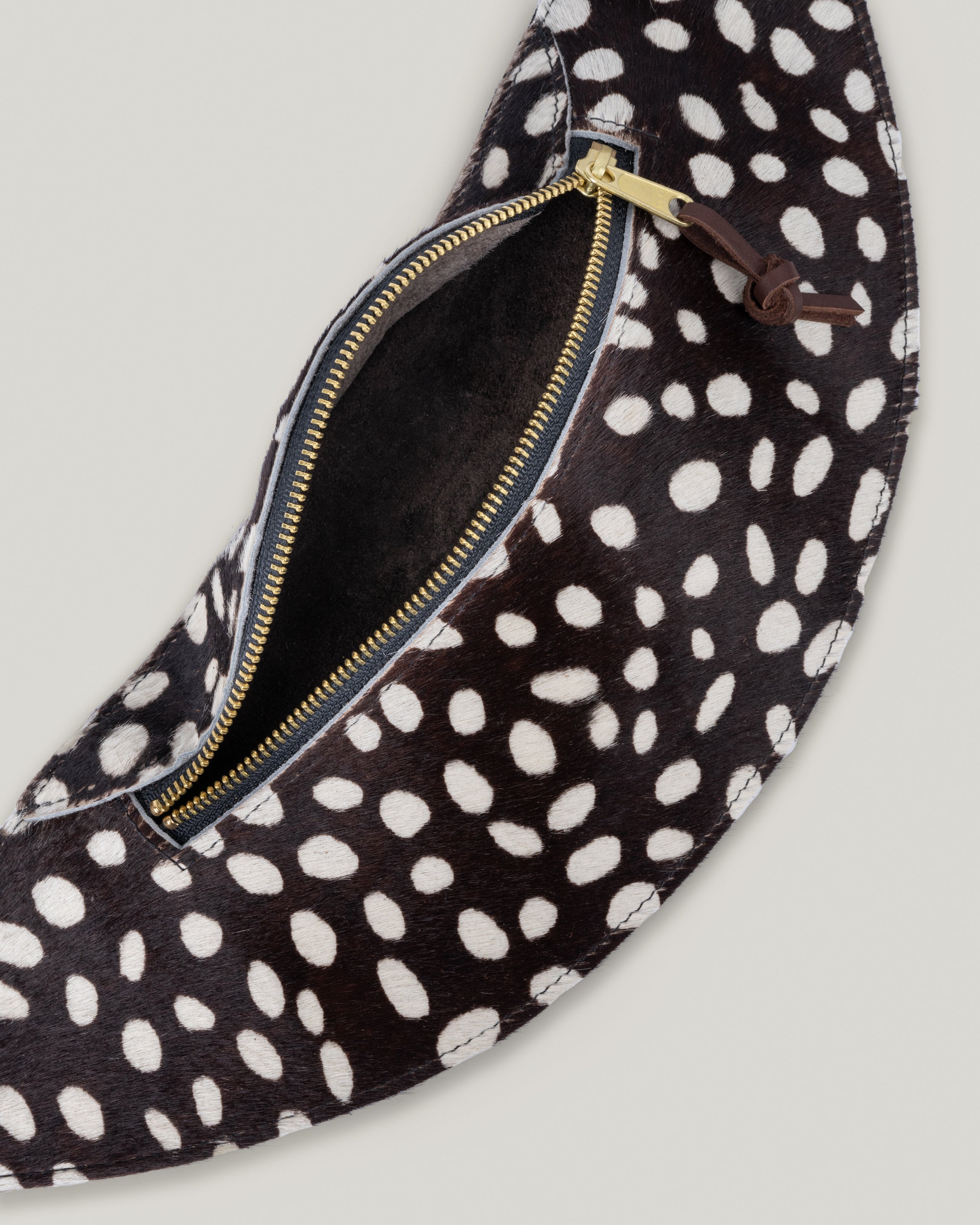 top view image of the classic sling:Hair-on-hide in coco dot. Showcasing the inside